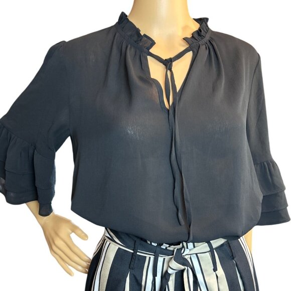 (5 for $25)Olivia Grey Split Tiered Ruffle Blouse in Black Size Small - Picture 2 of 7
